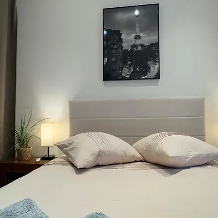 Apartment By Nuit-parisienne : Superbe Avec Et Terrasse Privee Villemomble